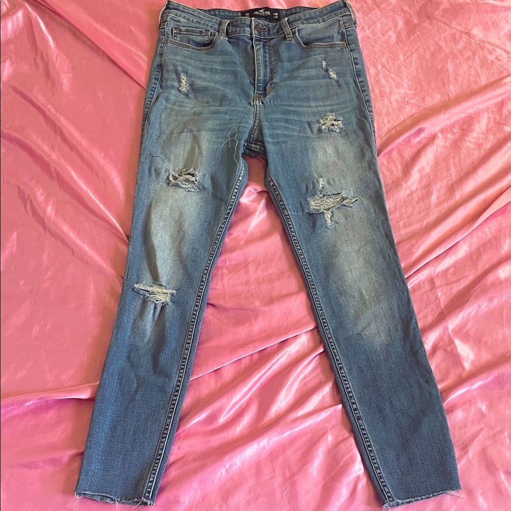 Hollister Distressed Jeans 🩵